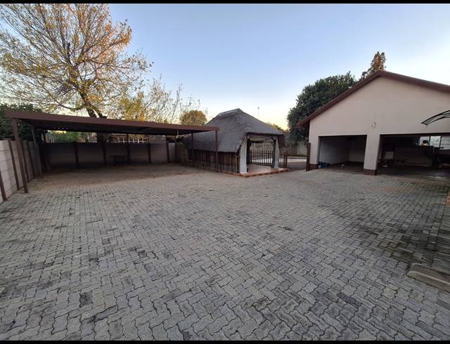 4 BEDROOM FREESTANDING FOR SALE IN VANDERBIJLPARK SE 2